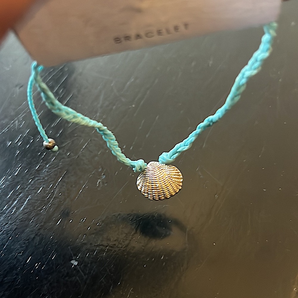 Shell Bracelet - Picture 2 of 2